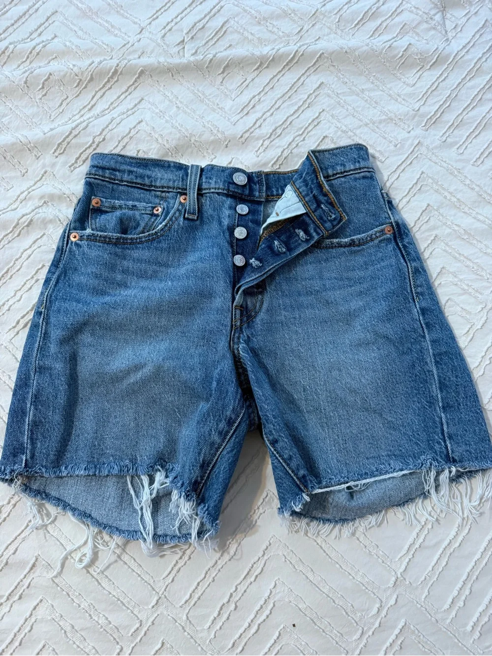 Classic High-Rise Levi’s Blue Denim Women's Shorts size 25/26